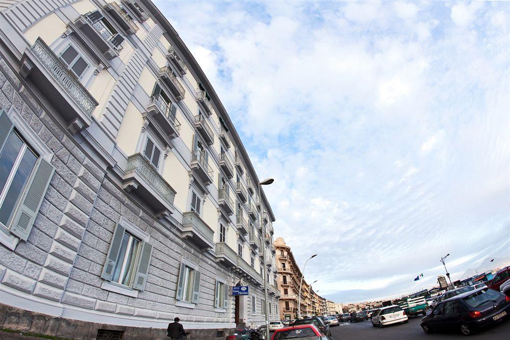 H Rooms Boutique Hotel Неаполь Экстерьер фото